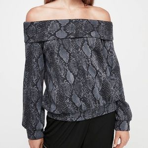 EXPRESS - SNAKESKIN PRINT FLEECE SWEATSHIRT